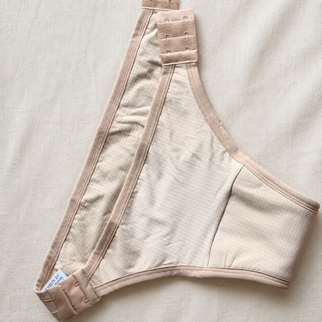 Calcinha Absorvente com Ajuste Lateral Bege