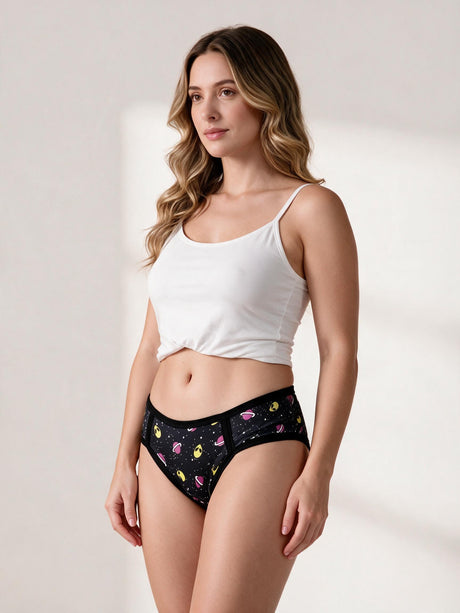 Calcinha Absorvente Hot Pants Uso Diário Alien Charmelle - vista frontal em três quartos