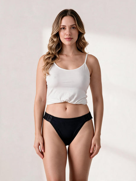 Calcinha Absorvente com Ajuste Lateral Preta Charmelle - vista frontal
