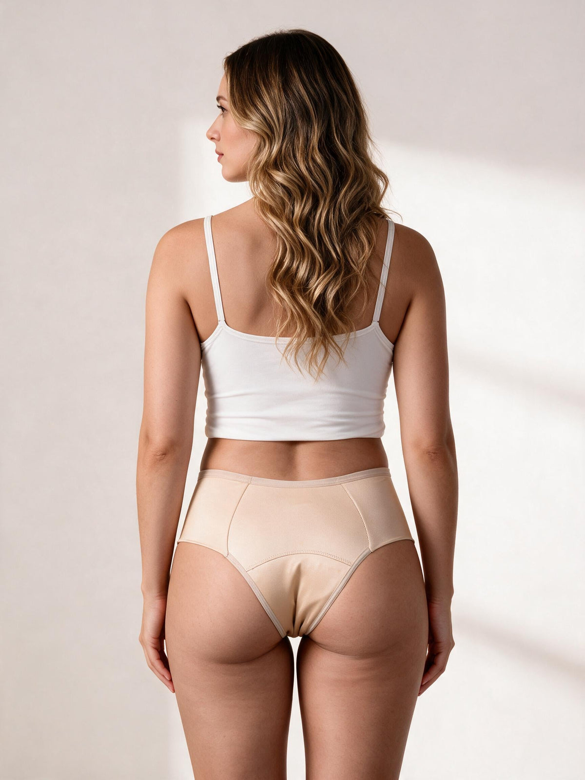 Calcinha Absorvente Hot Pants Bege Charmelle - vista traseira