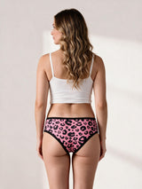 Calcinha Absorvente Hot Pants Uso Diário Estampa Onça Rosa Charmelle - vista traseira
